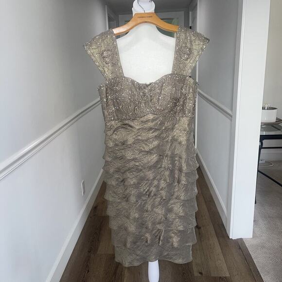 Ignite Evenings Sz 6 Mermaid Sequined Layered Dress Taupe Beaded Mini Gold FLAW - Picture 1 of 14